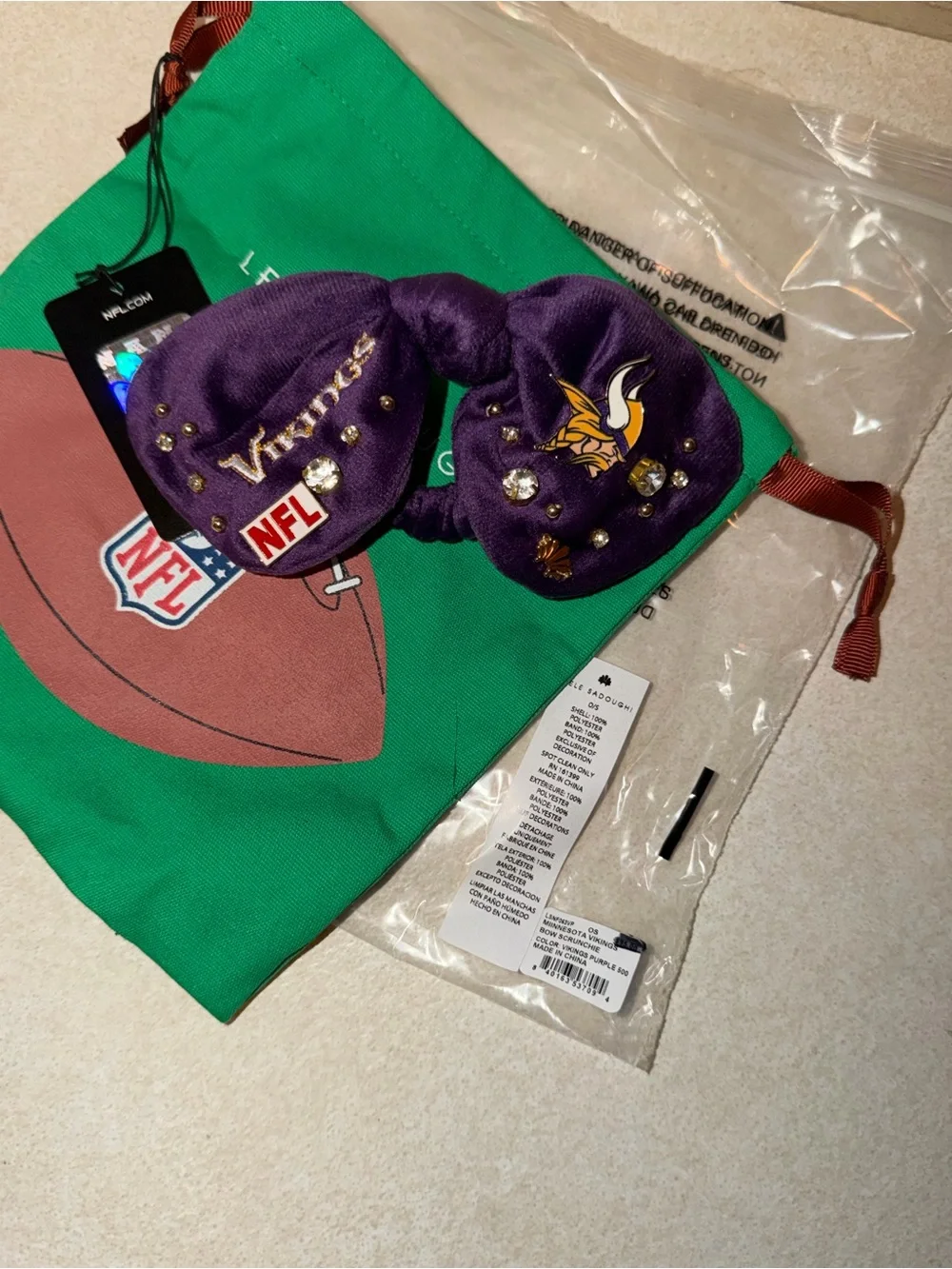 MINNESOTA VIKINGS LELE SADOUGHI X NFL PURPLE BOW SCRUNCHIE